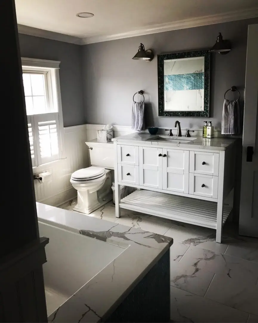 A bathroom with a sink, toilet and bathtub.